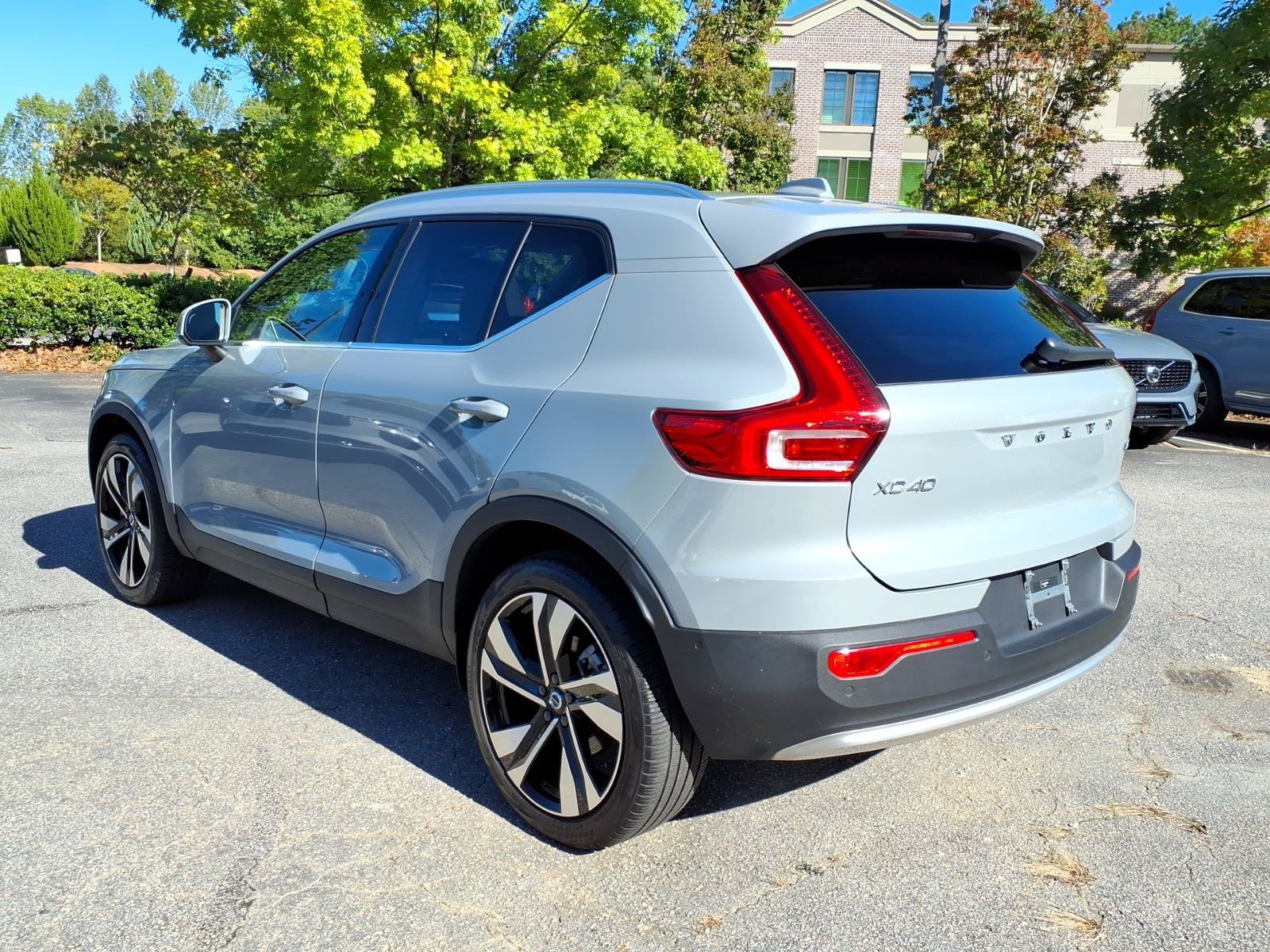 Certified 2024 Volvo XC40 B5 Ultimate w/ Protection Package Premier AWD/4WD image 7