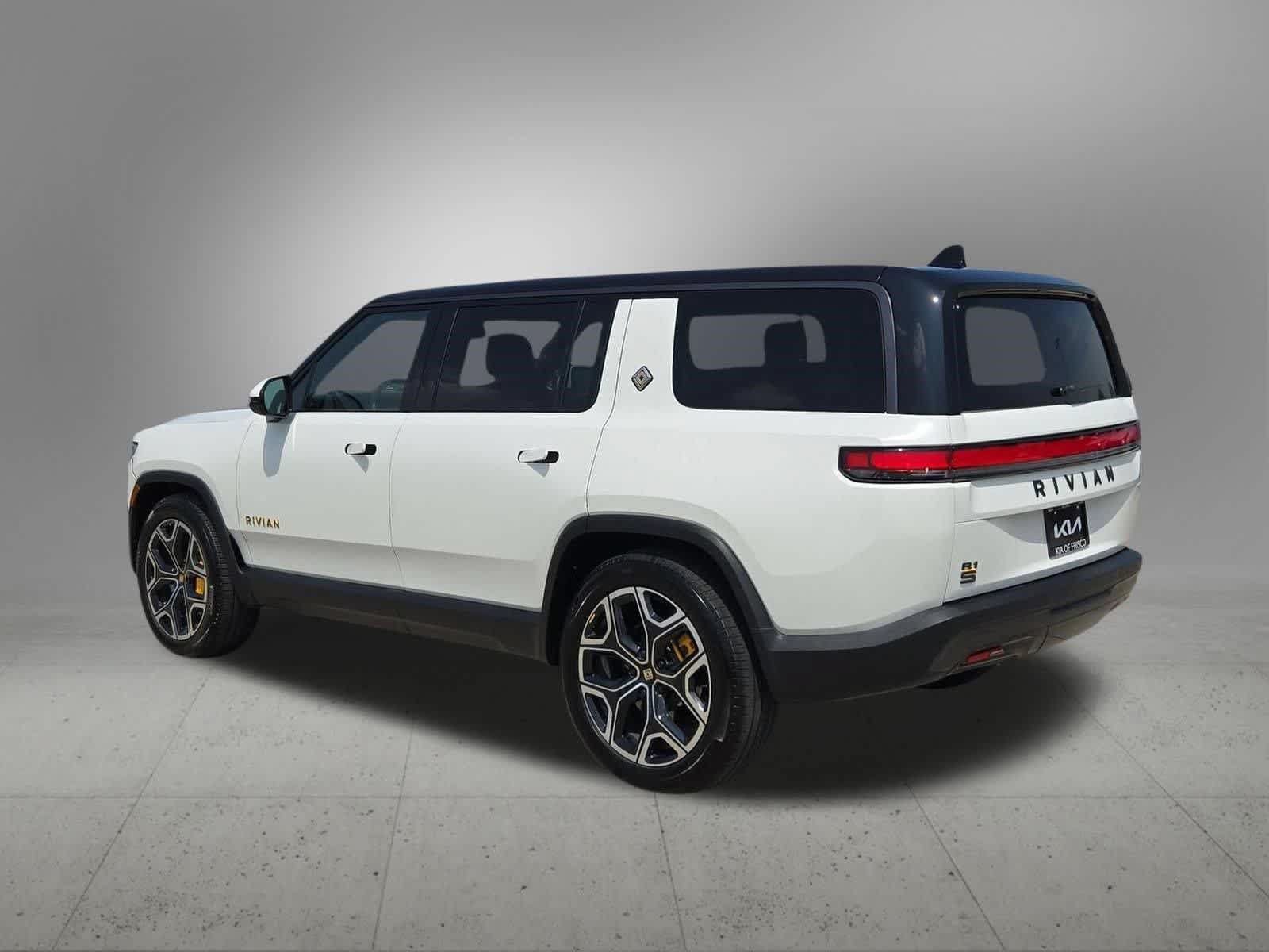 Used 2025 Rivian R1S Premium AWD/4WD image 4