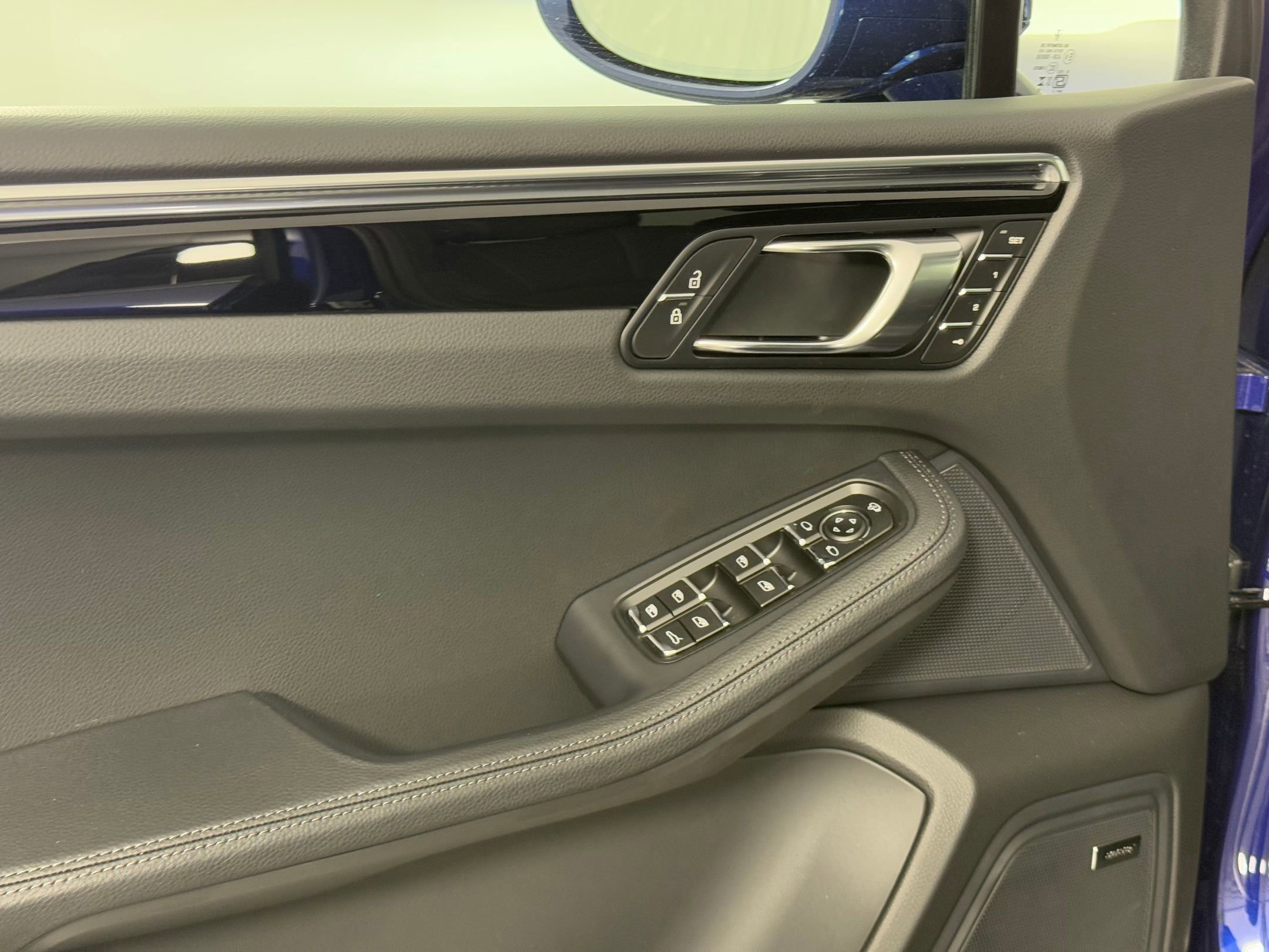 Certified 2026 Porsche Macan AWD/4WD image 27