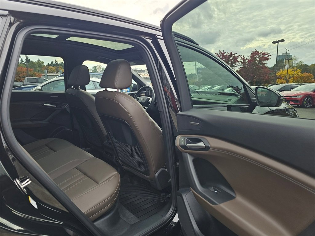 Used 2025 Audi Q6 e-tron Prestige w/ 20" Wheel Package image 15