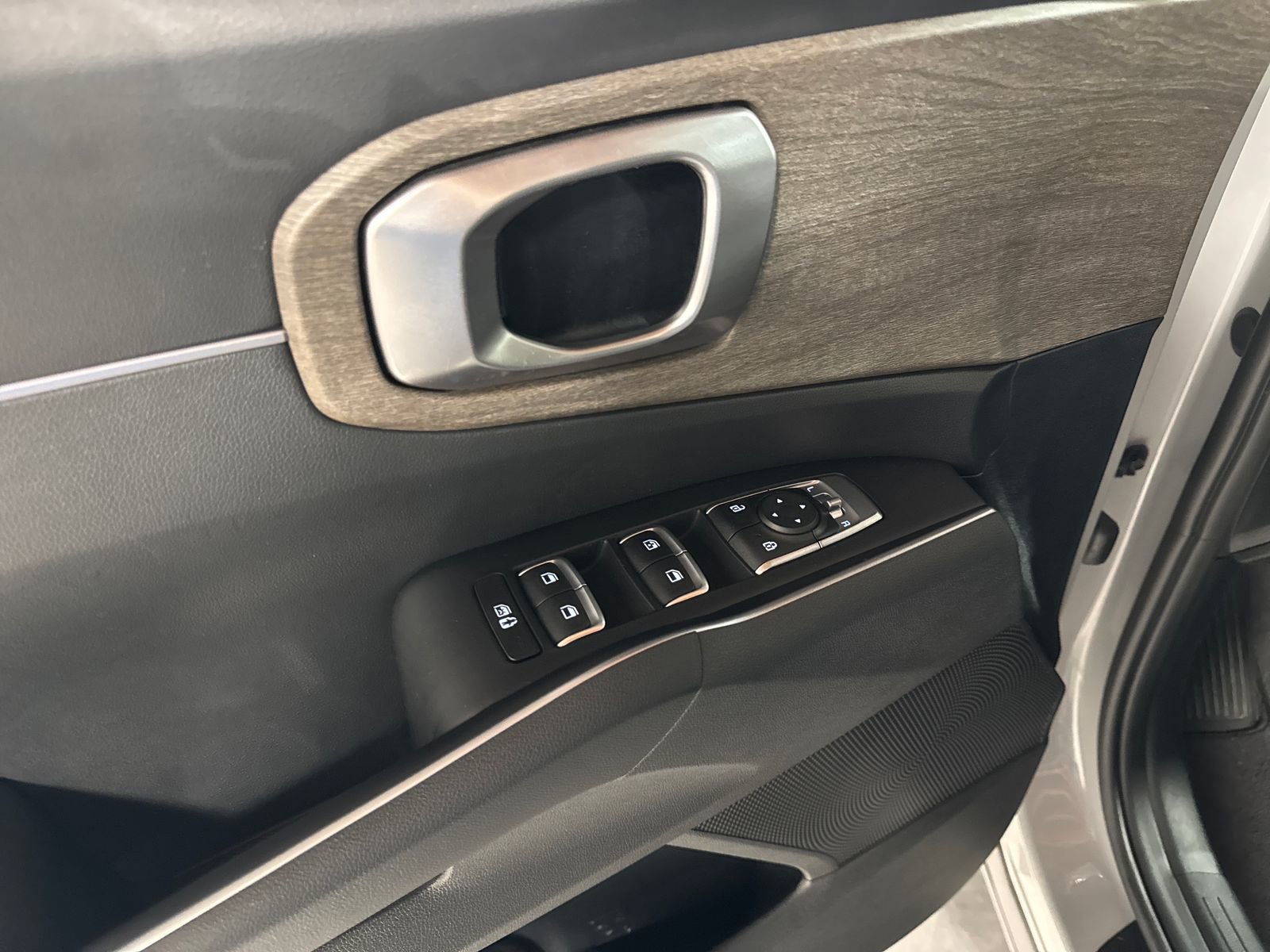 Certified 2023 Kia Sorento X-Line EX AWD/4WD image 16
