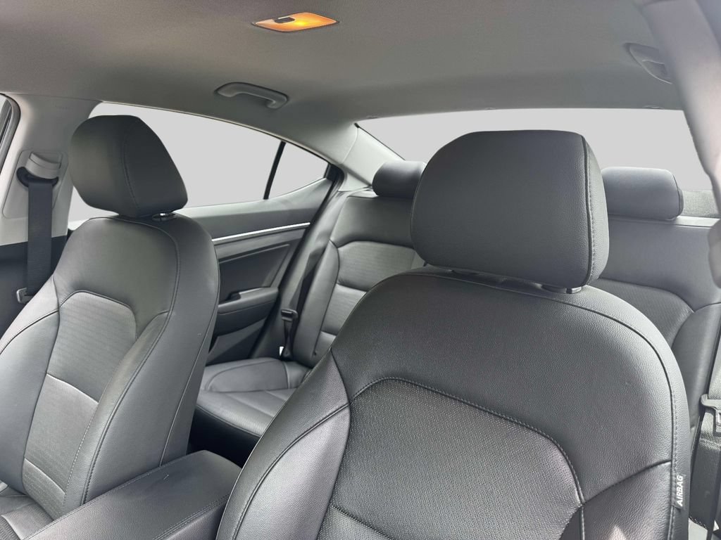Used 2020 Hyundai Elantra Limited w/ Cargo Package (C1) FWD image 18