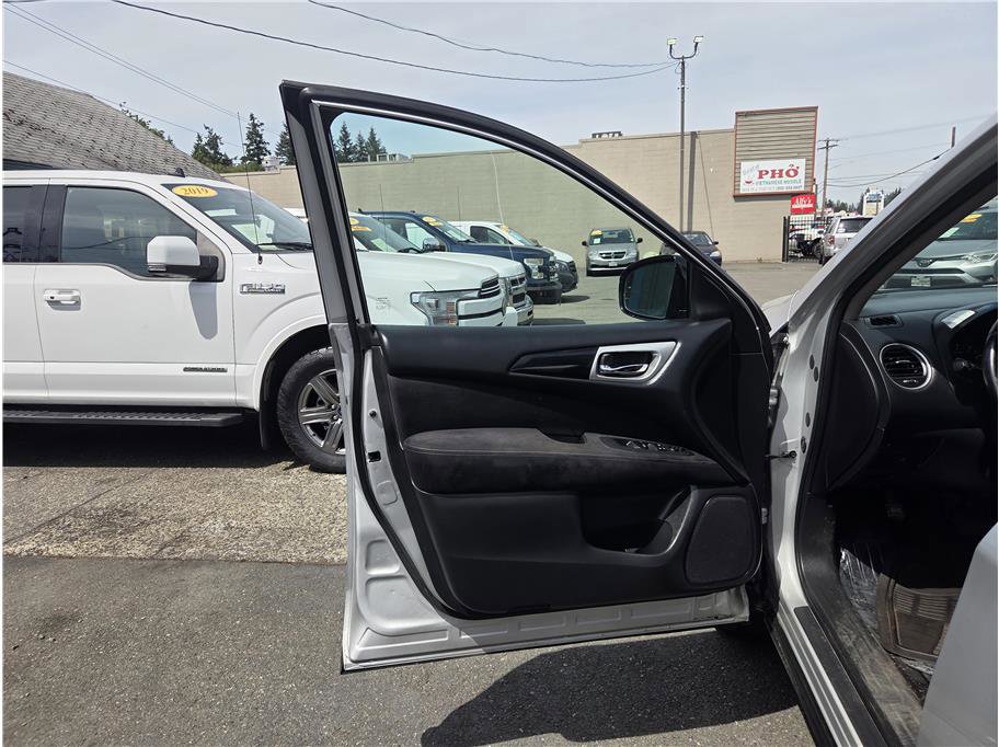 Used 2015 Nissan Pathfinder SV AWD/4WD image 13