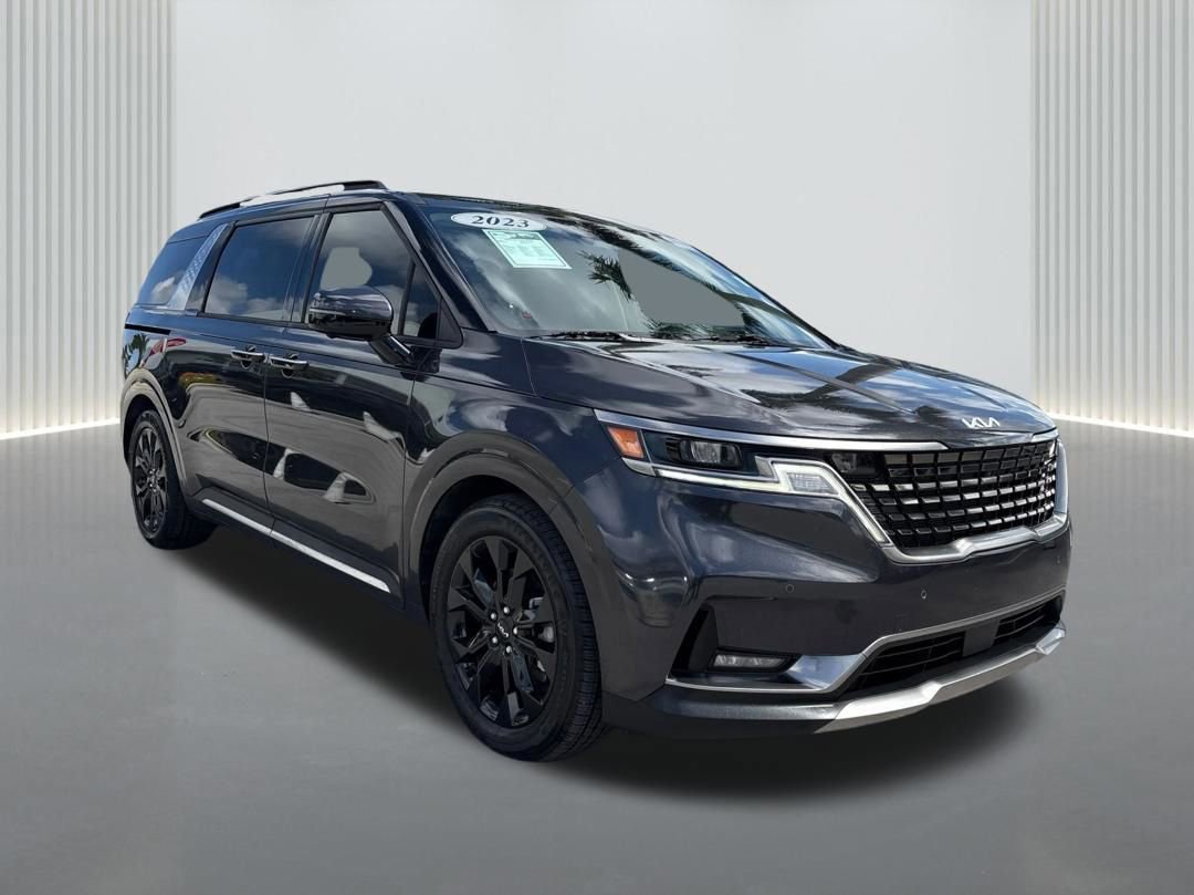 Used 2023 Kia Carnival SX image 3