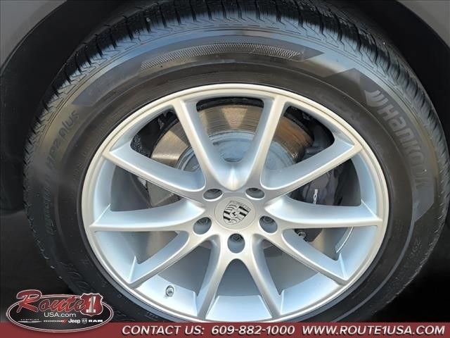Used 2024 Porsche Cayenne image 8