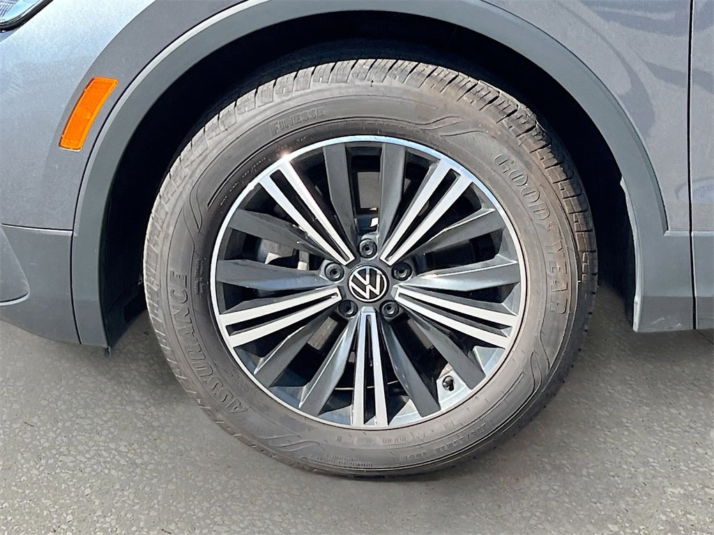 Used 2024 Volkswagen Tiguan Wolfsburg Edition image 30