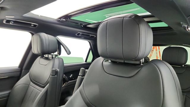 Used 2025 Land Rover Range Rover Sport SE image 34