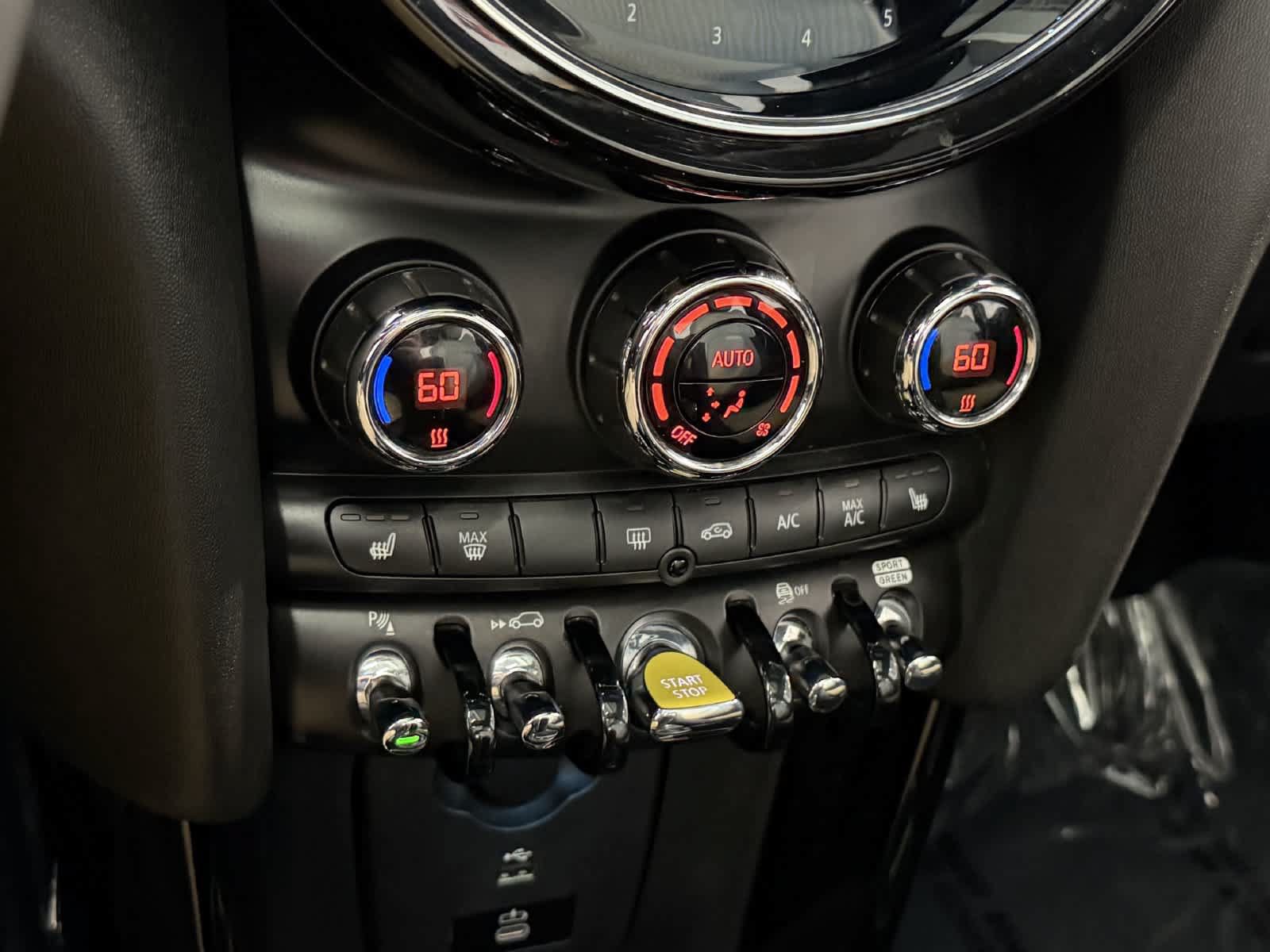 Used 2024 MINI Cooper SE w/ MINI Resolute Edition FWD image 20