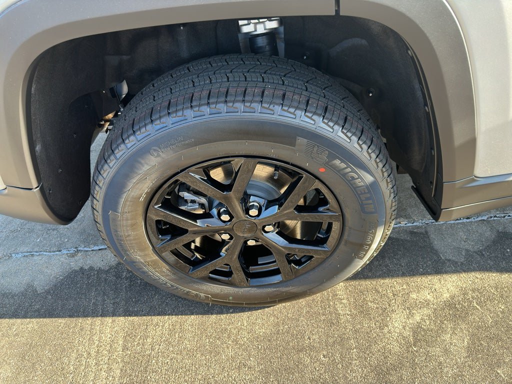 New 2025 Jeep Grand Cherokee Altitude RWD image 9