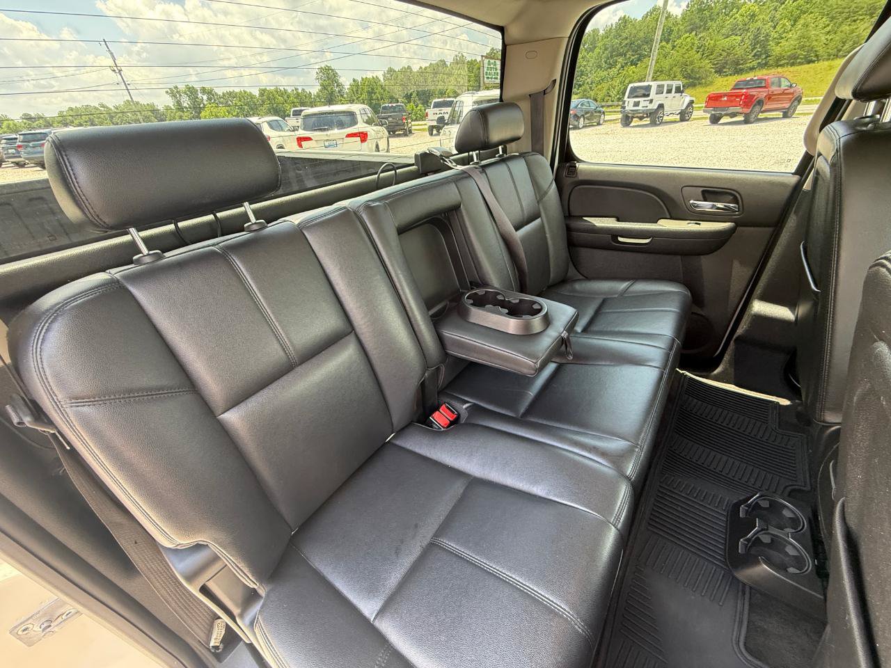 Used 2013 Chevrolet Silverado 1500 LTZ w/ LTZ White Diamond Edition AWD/4WD image 8