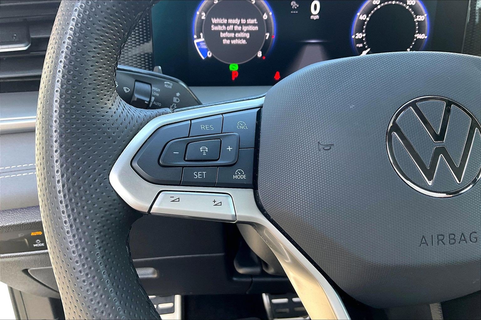 Certified 2025 Volkswagen Tiguan SE R-Line AWD/4WD image 18