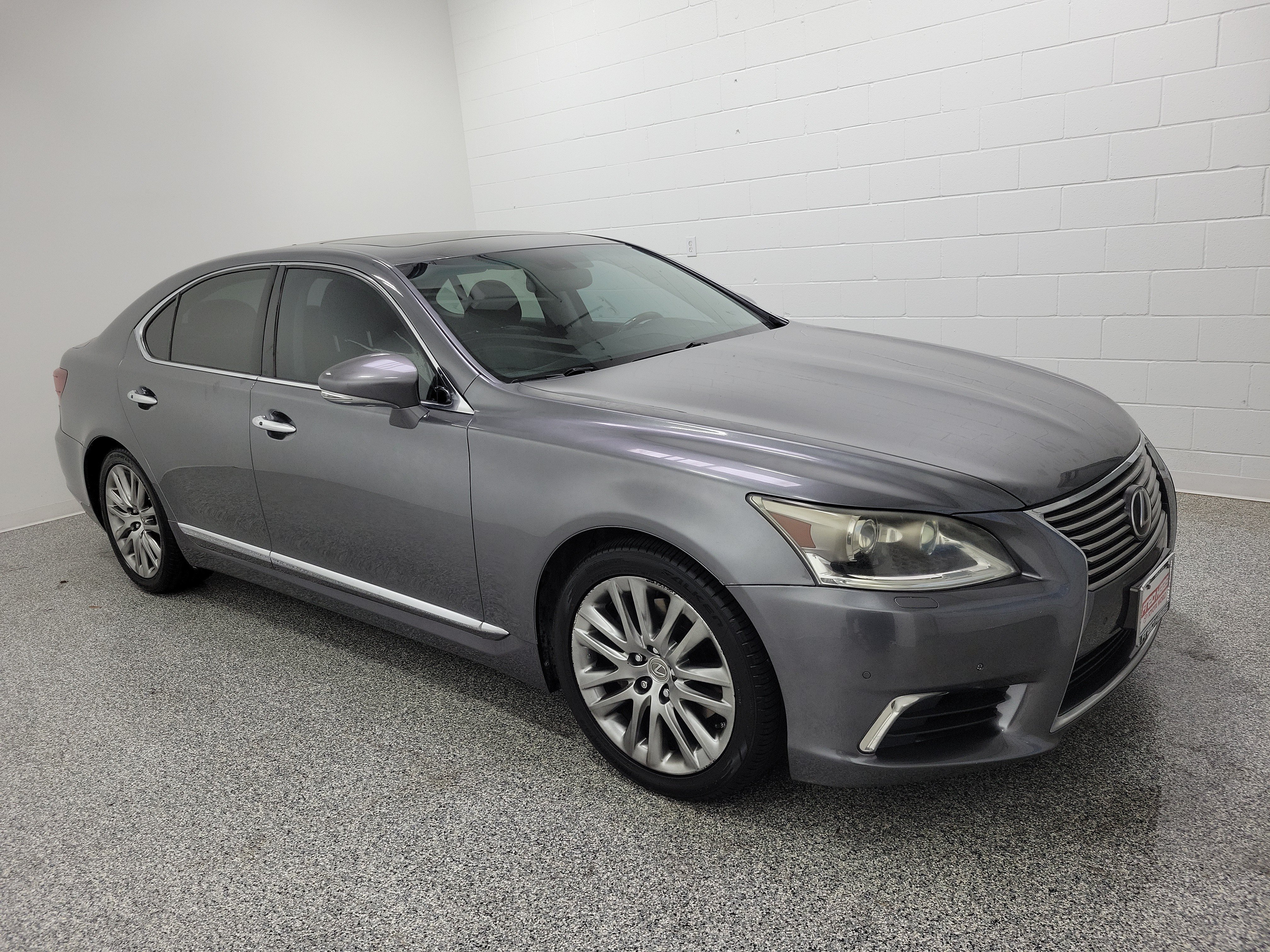 Used 2013 Lexus LS 460 w/ Comfort Pkg RWD image 2