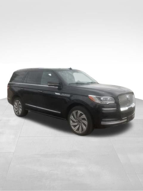 Certified 2023 Lincoln Navigator Reserve AWD/4WD image 11