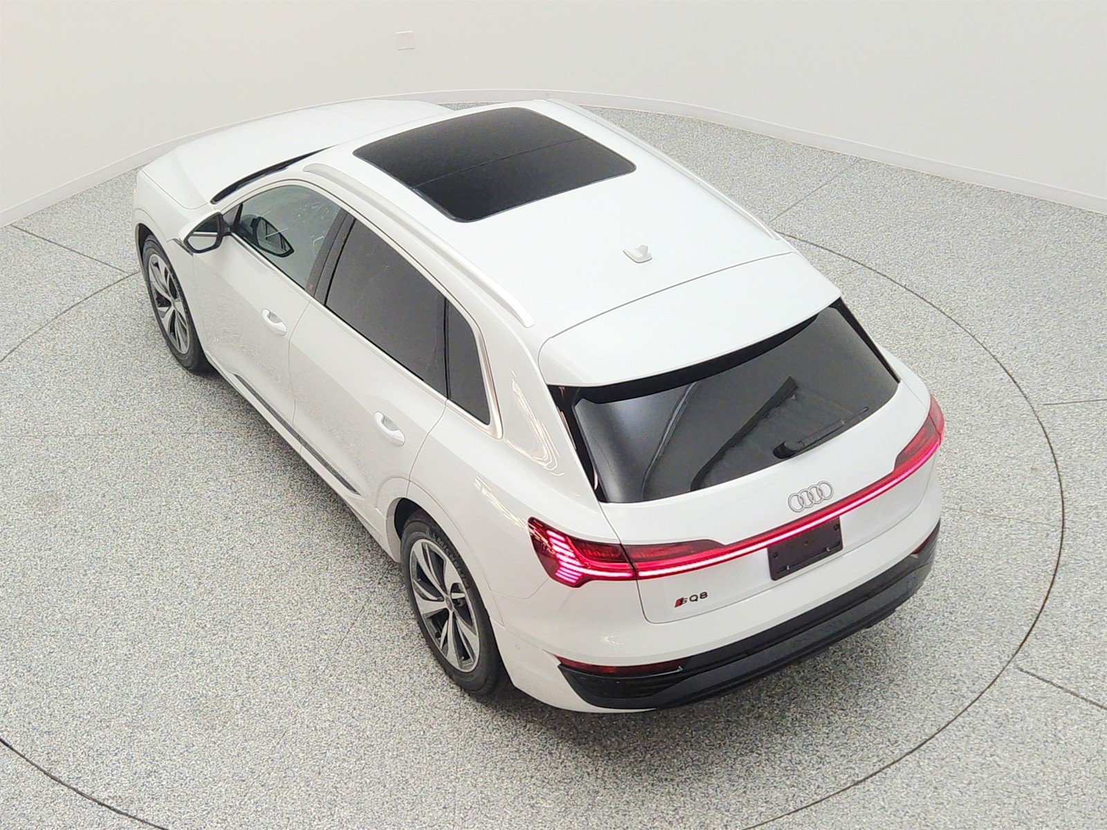 Used 2024 Audi Q8 e-tron Premium Plus w/ Premium Plus Package AWD/4WD image 28