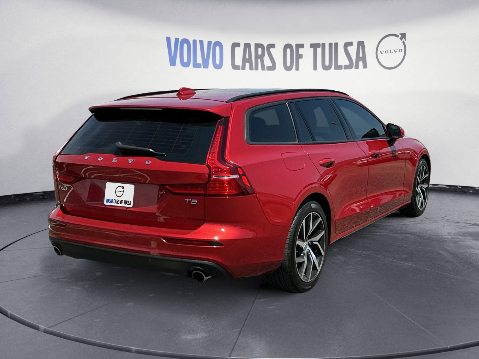 Used 2020 Volvo V60 T5 Momentum FWD image 5