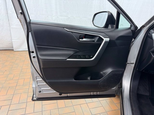 Used 2019 Toyota RAV4 XLE FWD image 21
