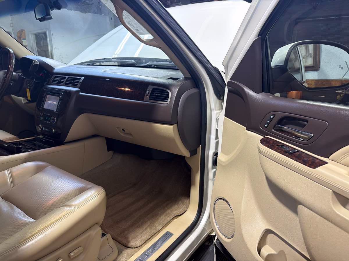Used 2014 GMC Yukon Denali RWD image 29