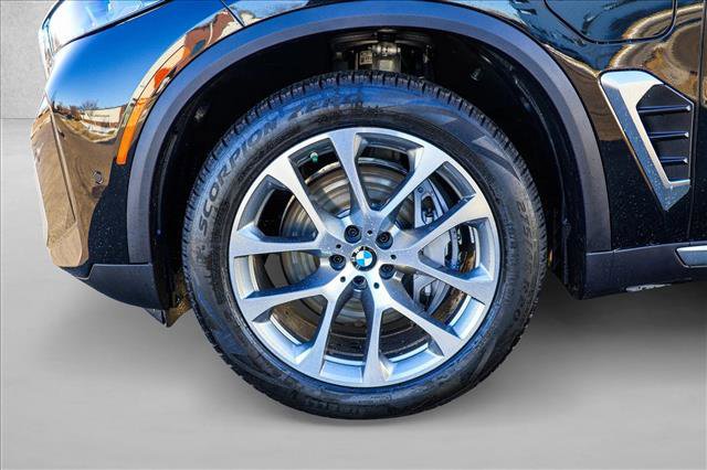 New 2026 BMW X5 xDrive50e image 9
