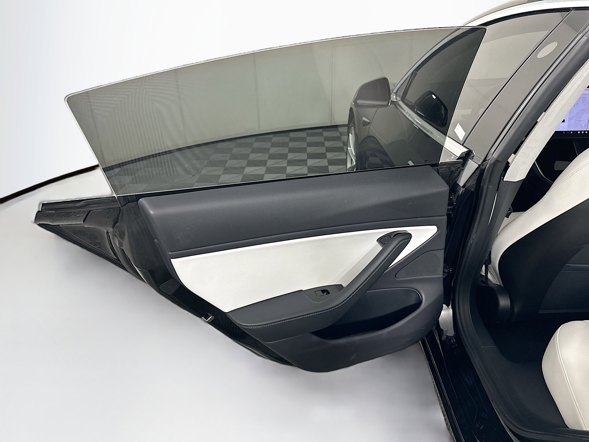 Used 2019 Tesla Model 3 Standard Range image 25