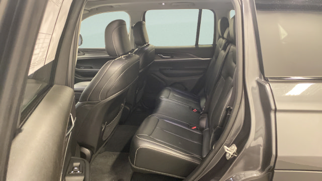 Used 2023 Jeep Grand Cherokee Limited AWD/4WD image 28
