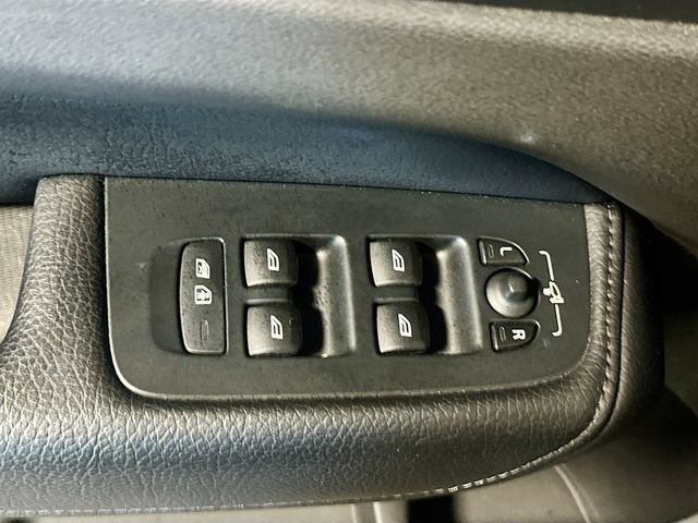 Used 2019 Volvo XC60 T6 Momentum w/ Multimedia Package AWD/4WD image 19