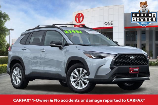 Certified 2025 Toyota Corolla Cross LE image 2