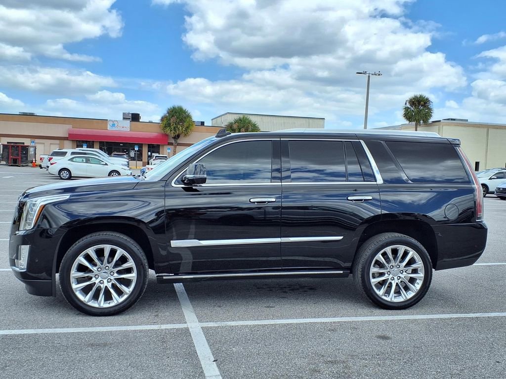 Used 2020 Cadillac Escalade Premium Luxury AWD/4WD image 4