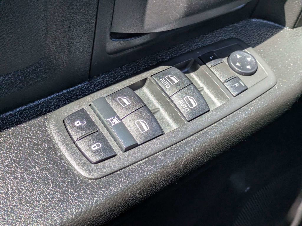 Used 2022 RAM 3500 Tradesman w/ Chrome Appearance Group AWD/4WD image 23