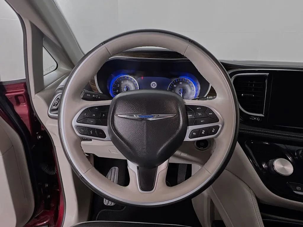 Used 2021 Chrysler Pacifica Limited image 12