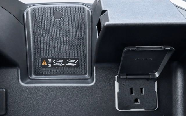 Used 2023 Chevrolet Silverado 1500 High Country w/ Technology Package image 25