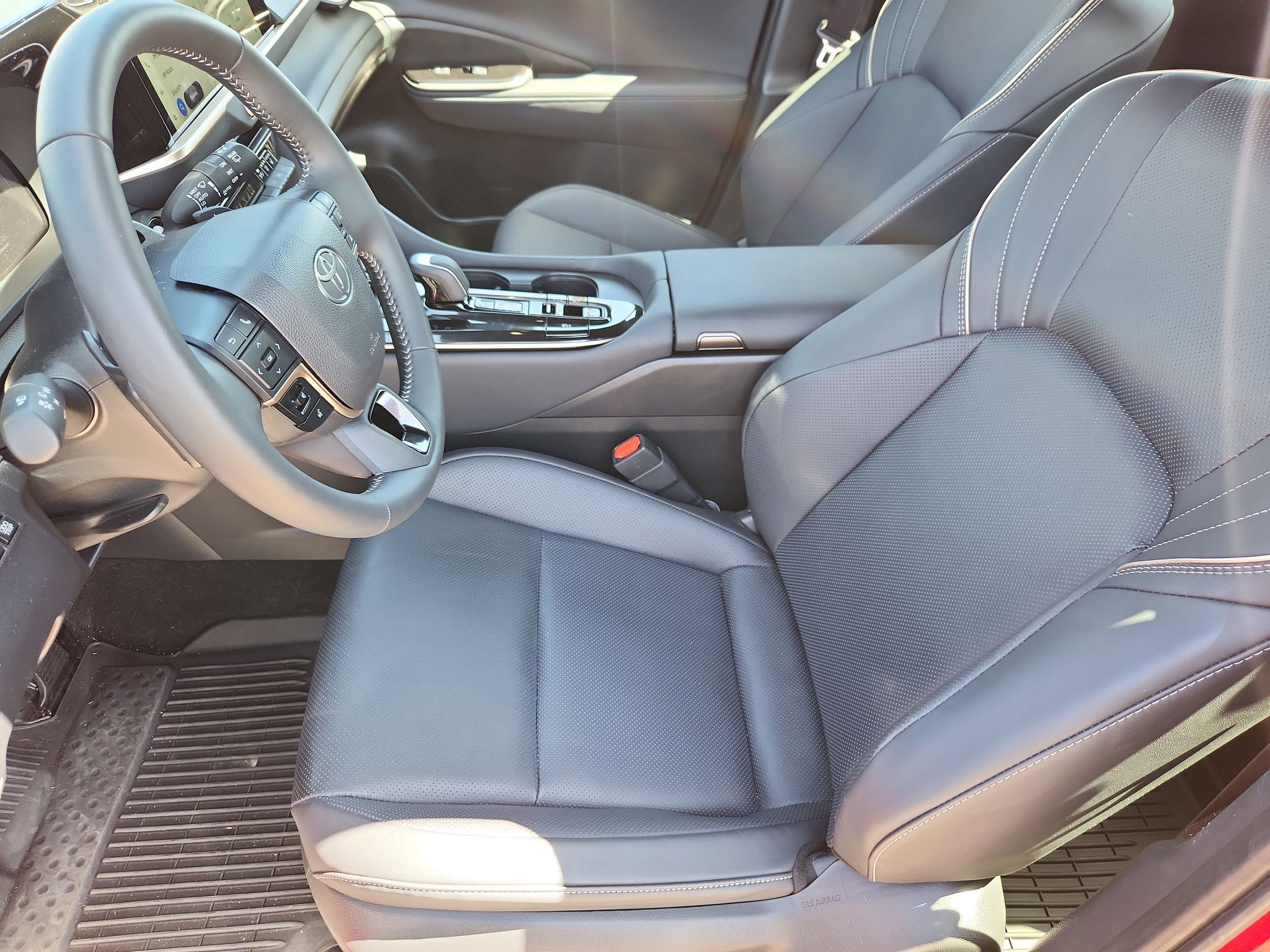 Used 2025 Toyota Crown Signia w/ Advanced Technology Package image 7