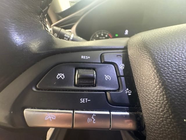 Used 2021 Cadillac XT4 Luxury w/ Cold Weather Package FWD image 19