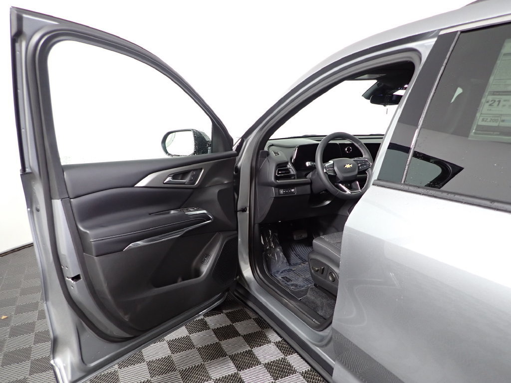 New 2027 Chevrolet Traverse LT w/ LPO, Floor Liner Package AWD/4WD image 20