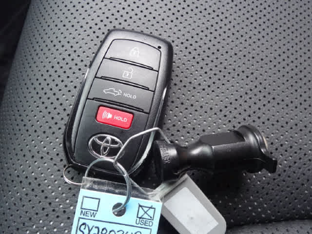Used 2025 Toyota Tundra Limited AWD/4WD image 35