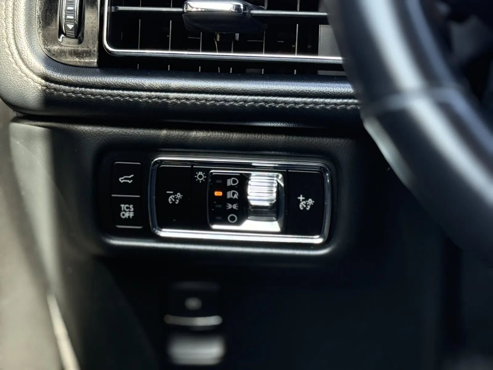 Used 2023 Lincoln Nautilus Reserve w/ Equipment Group 201A image 27