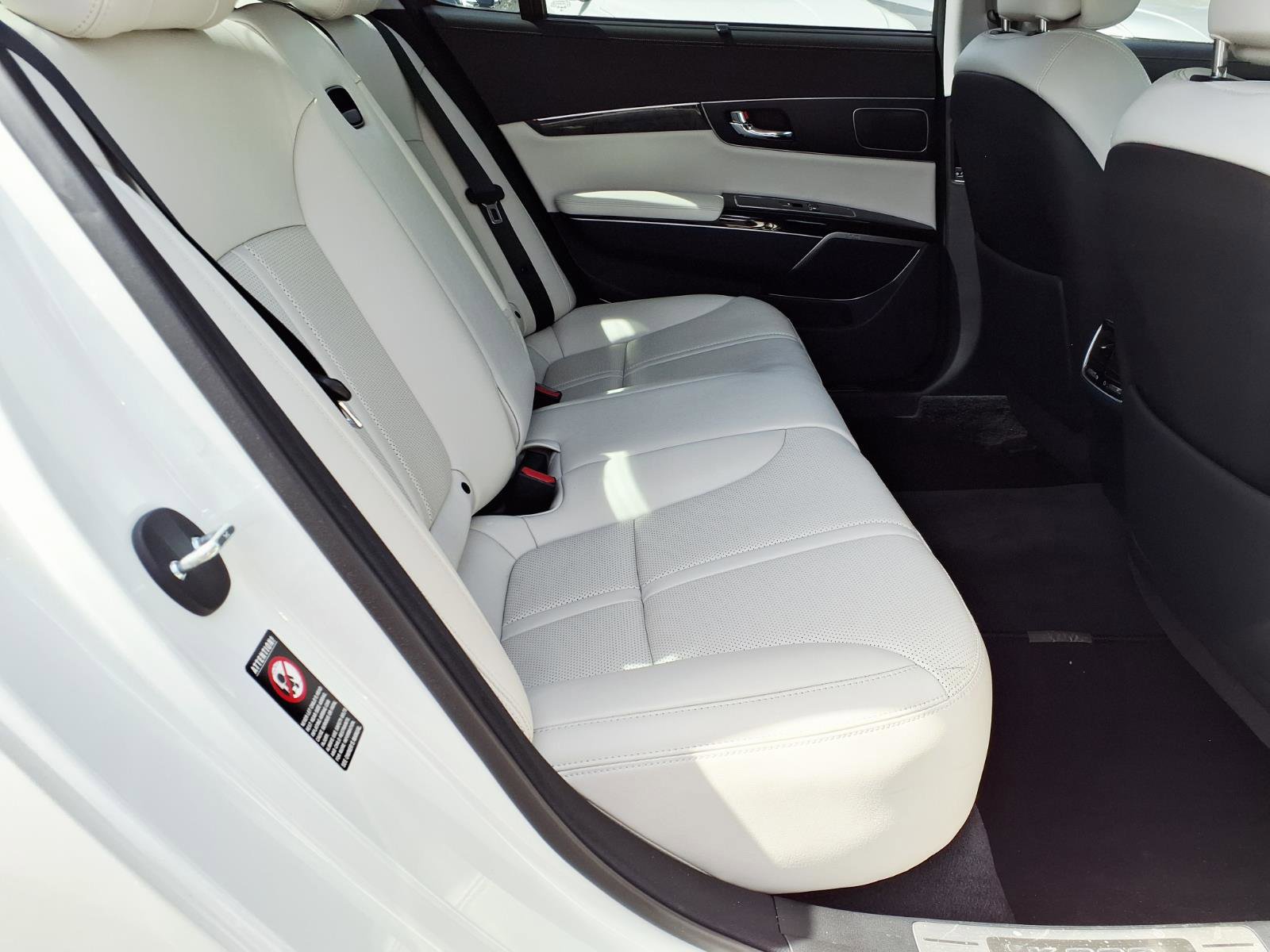 Used 2017 Kia K900 Luxury RWD image 14