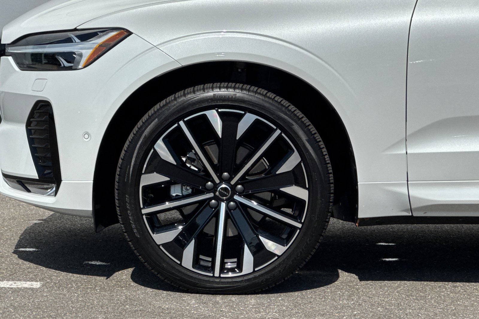 Certified 2026 Volvo XC60 B5 Ultra w/ Climate Package PRO AWD/4WD image 33