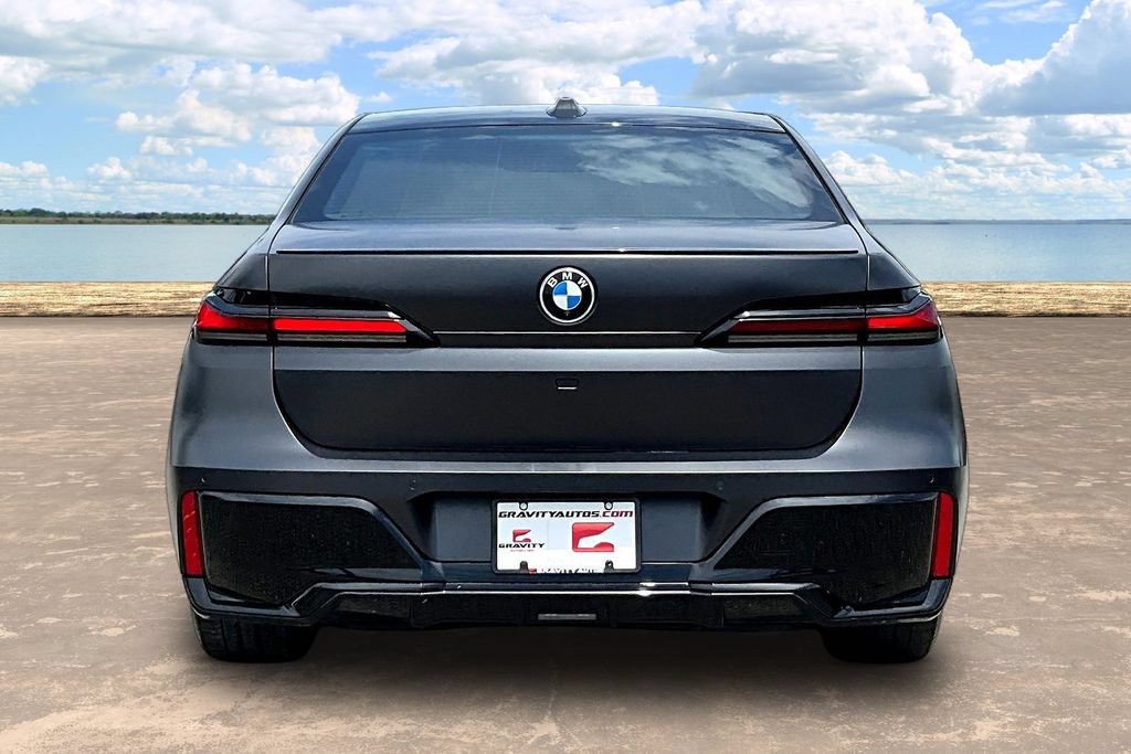 Used 2023 BMW 740i w/ Parking Assistance Package RWD image 5
