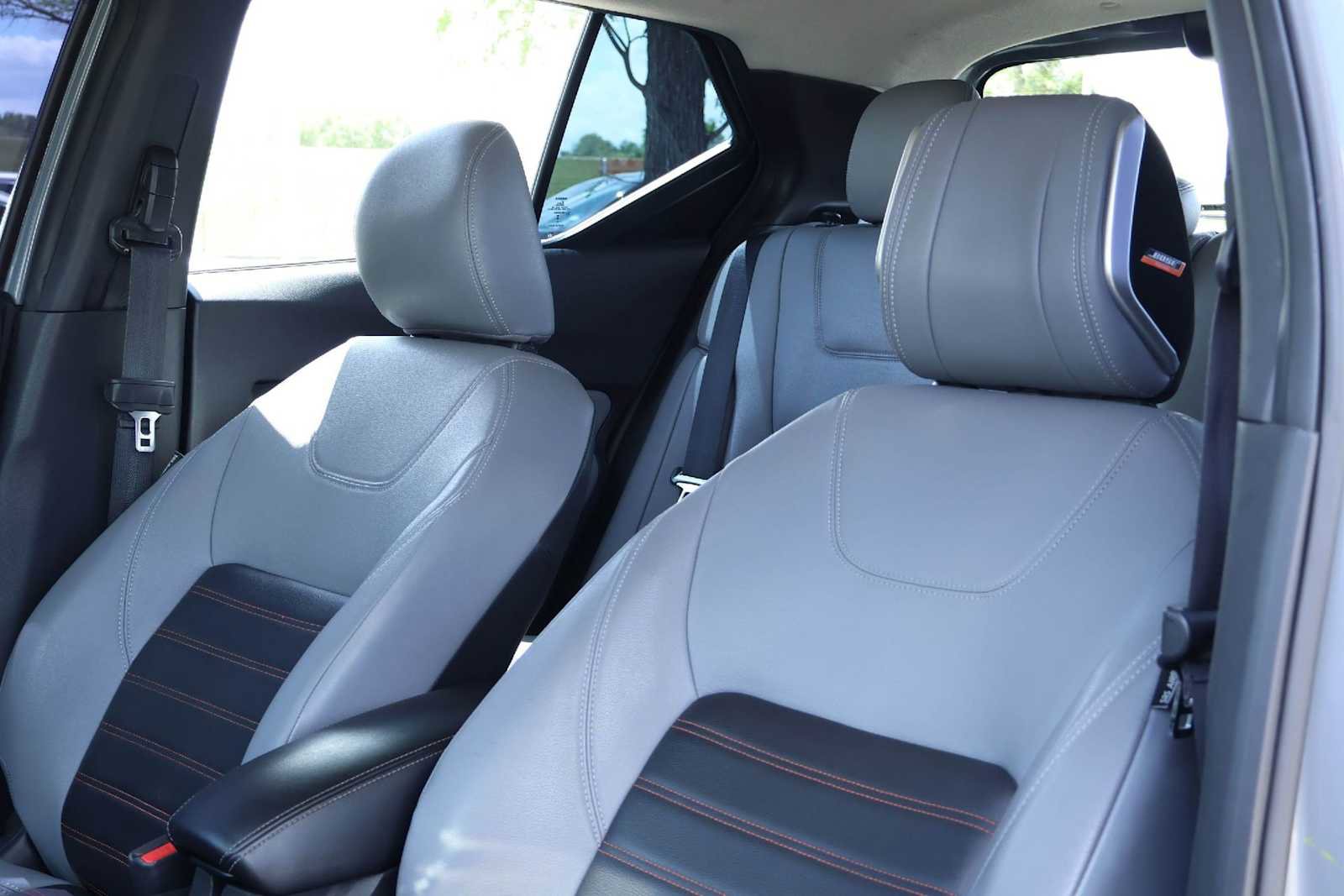Used 2023 Nissan Kicks SR w/ SR Premium Package FWD image 11