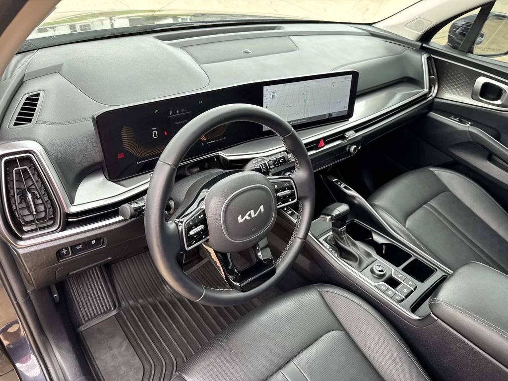Used 2025 Kia Sorento EX w/ Panoramic Sunroof Package FWD image 19
