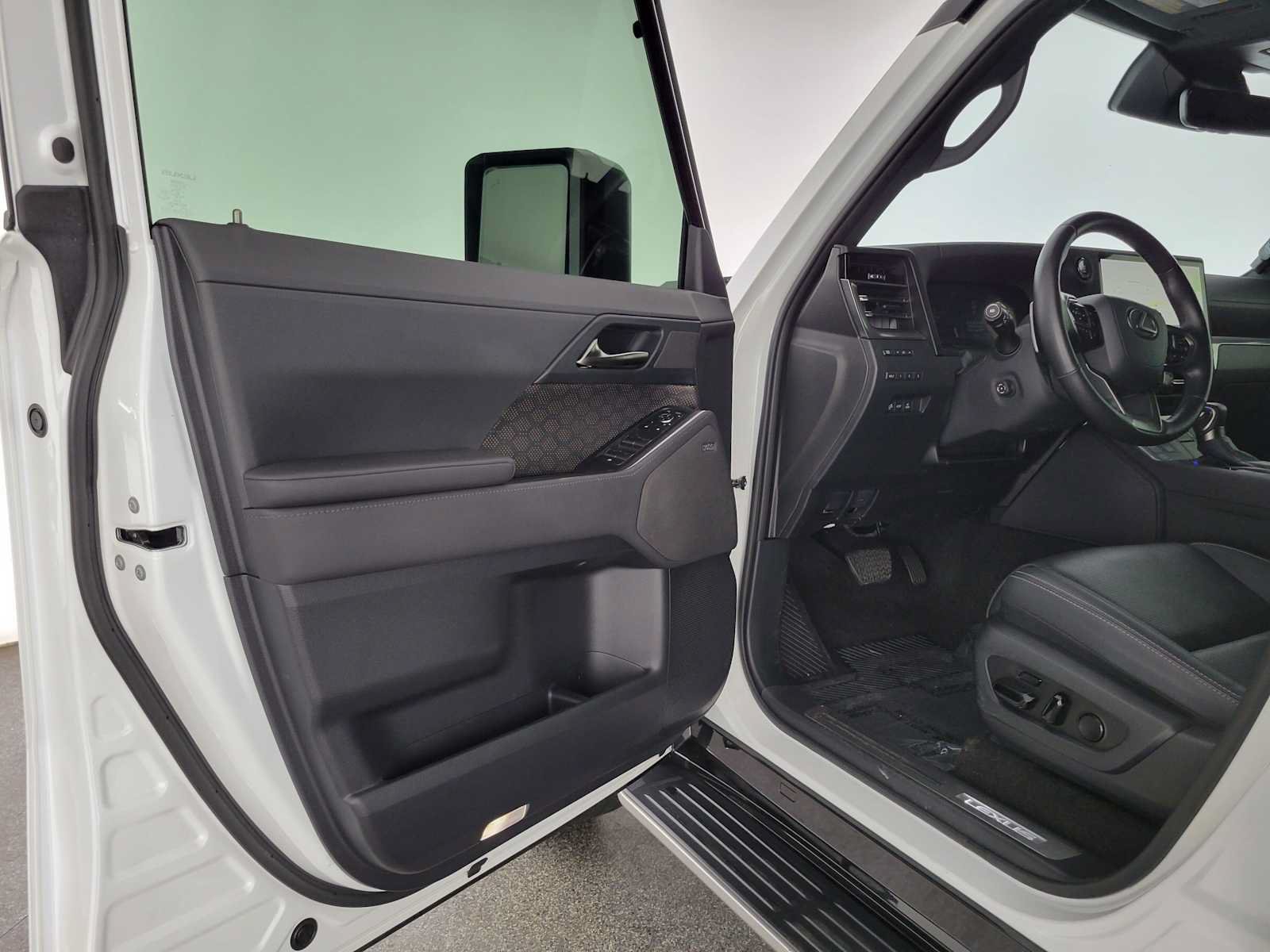 Used 2024 Lexus GX 550 w/ Accessory Package (Z1) AWD/4WD image 23