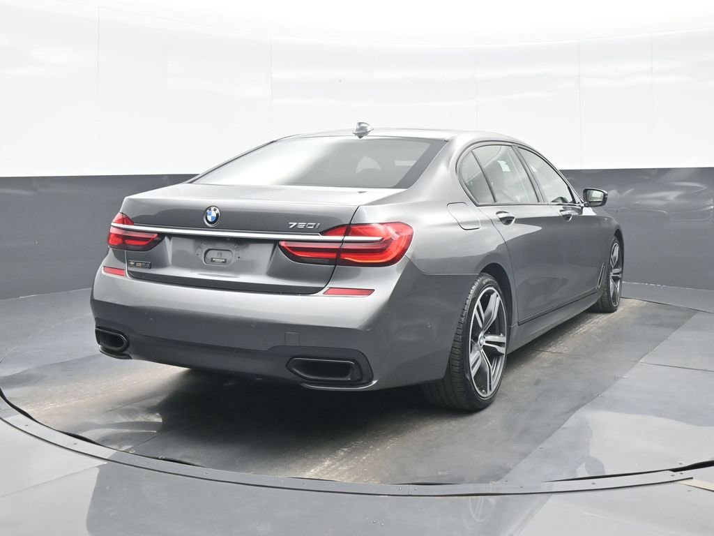 Used 2019 BMW 750i w/ Luxury Rear Seating Package RWD image 6
