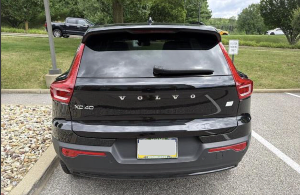 Used 2023 Volvo XC40 Recharge Ultimate w/ Protection Package Premier AWD/4WD image 7