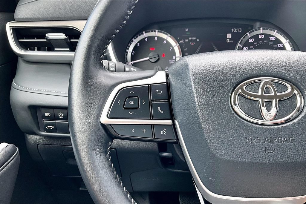 Used 2025 Toyota Highlander XLE AWD/4WD image 18
