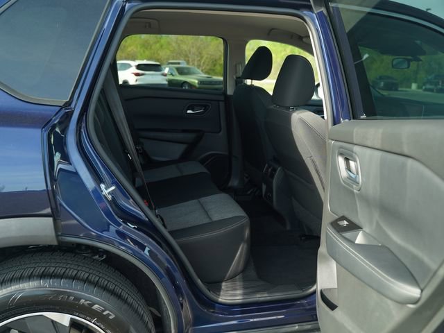 Used 2025 Nissan Rogue SV FWD image 22