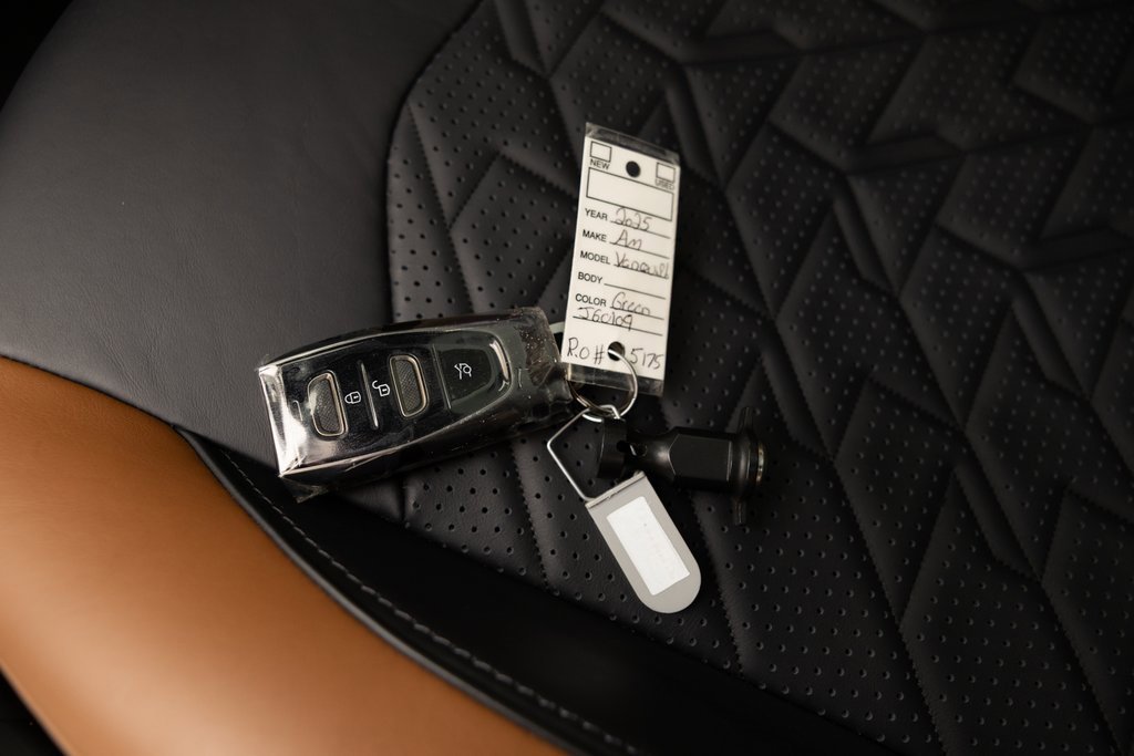 Used 2025 Aston Martin Vanquish image 42