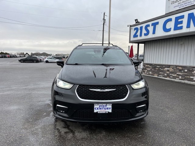 Used 2022 Chrysler Pacifica Touring image 2