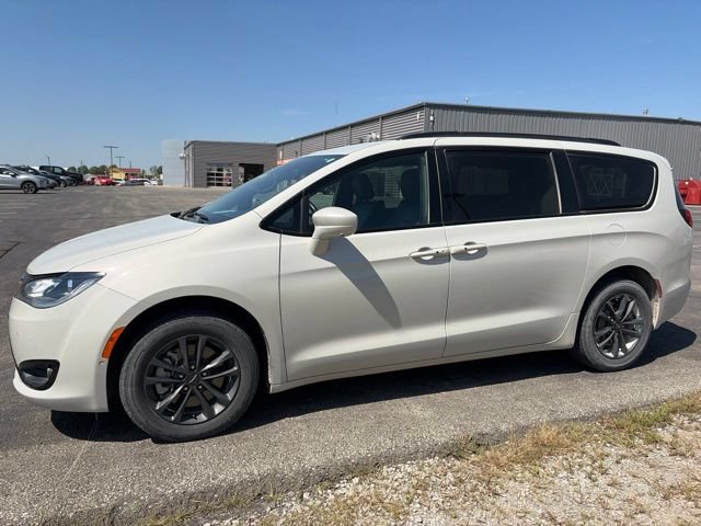 Used 2020 Chrysler Pacifica Touring-L w/ Advanced Safetytec Group AWD/4WD video 1