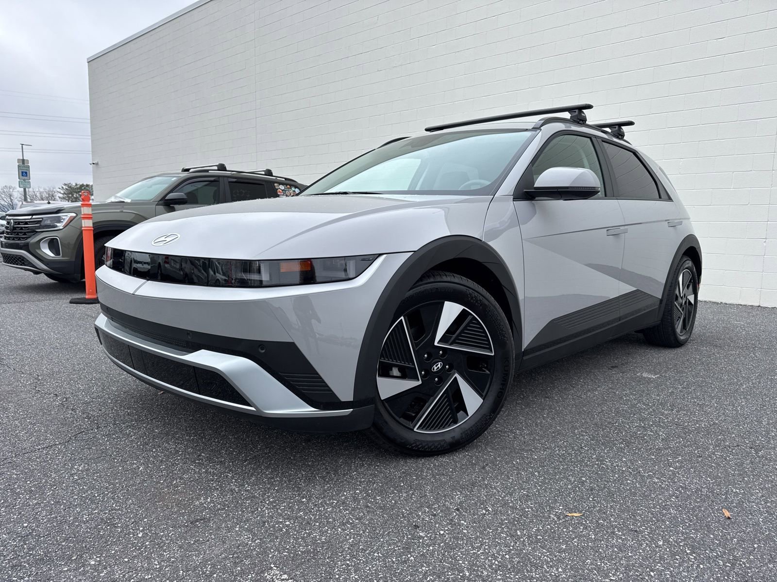 Used 2025 Hyundai Ioniq 5 SEL image 1