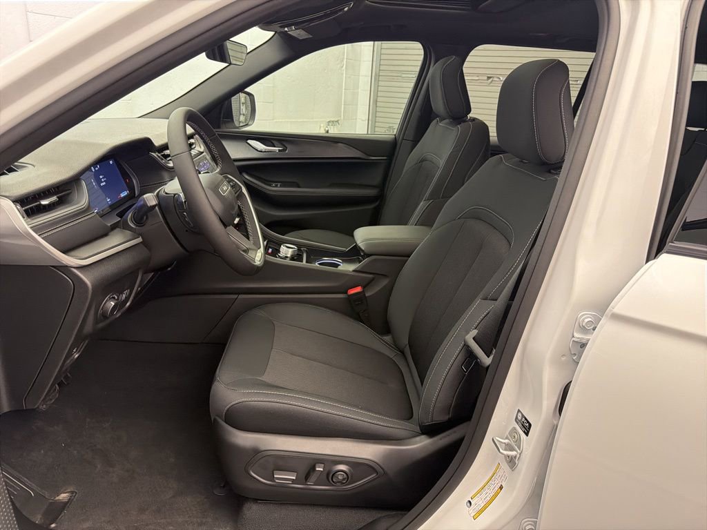New 2026 Jeep Grand Cherokee Laredo X image 15